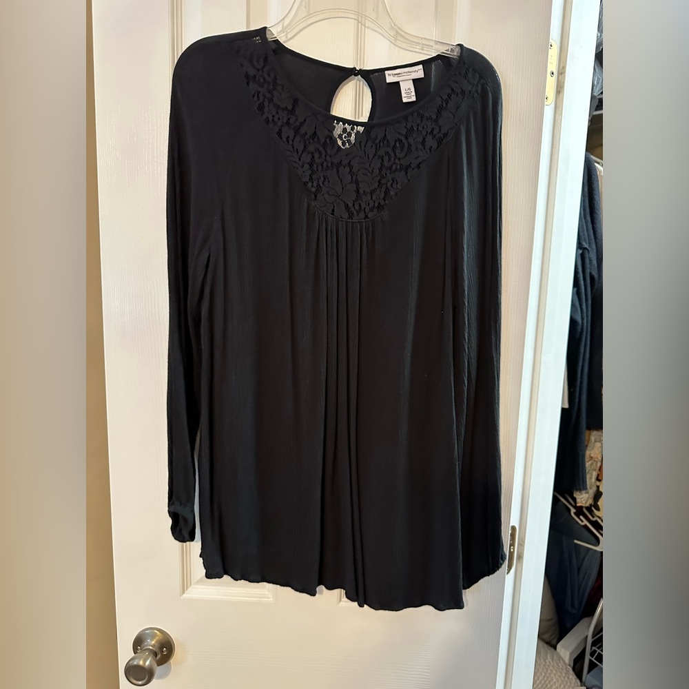 Liz Lange  Black Lace Detail Blouse